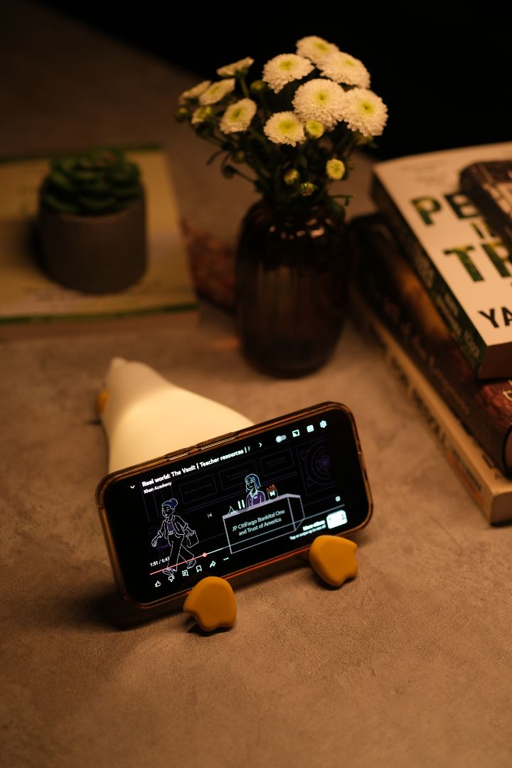 Lazy Duck™ Night Light – Viral Squishy Silicone Bedside Lamp